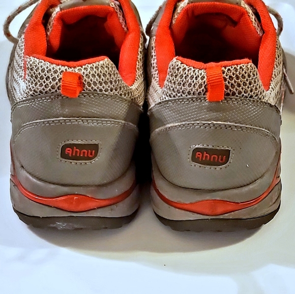 AHNU BY TEVA HIKING SHOES. MENS Sz:9 LIKE NEW! - Picture 5 of 10